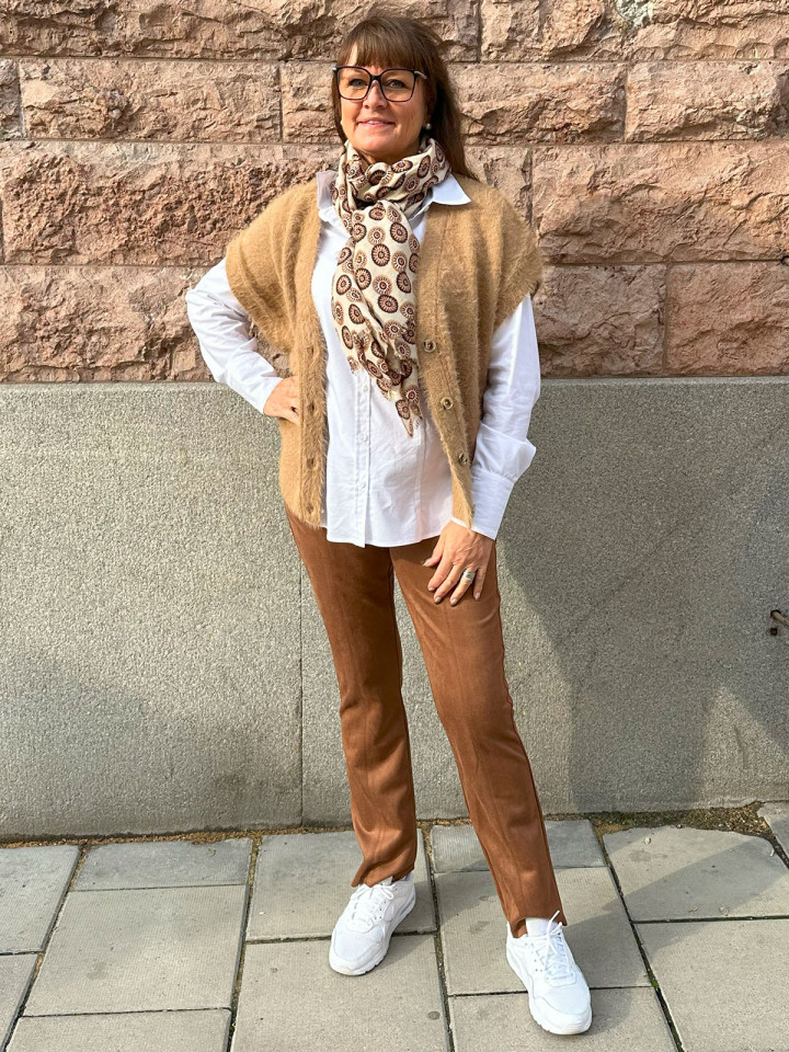 Väst Fuzzy Almond från Red Button