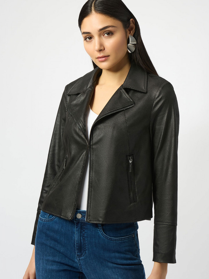 Jacka i skinnimitation svart från...