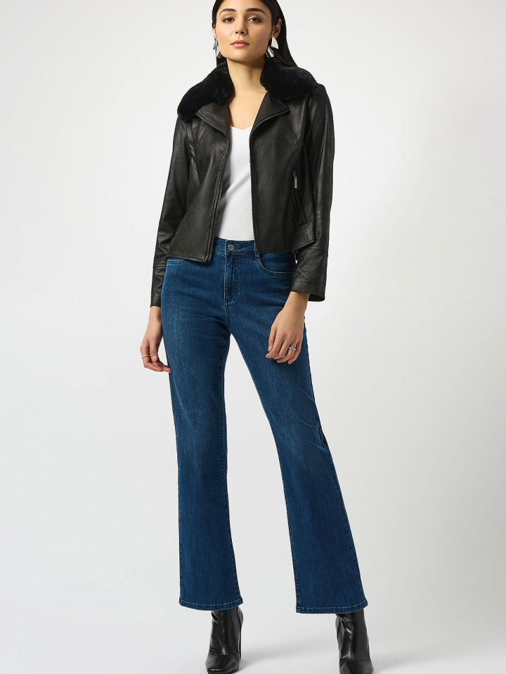 Jacka i skinnimitation svart från...