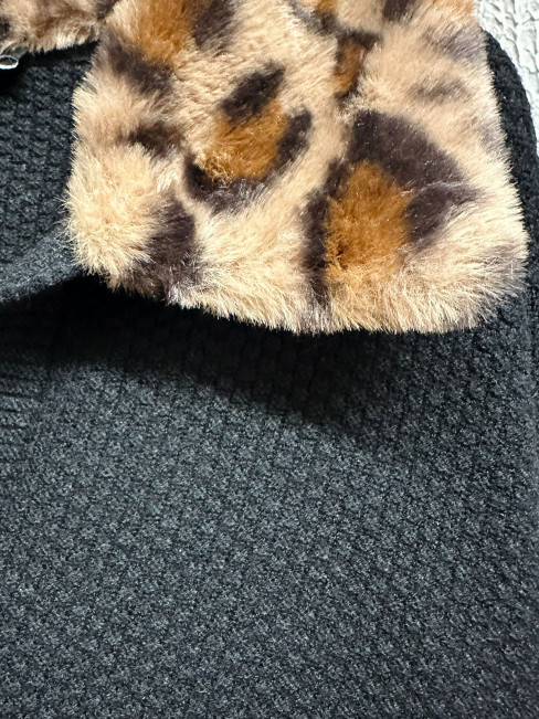 Strukturstickad kofta med avtagbar krage från Micha 2