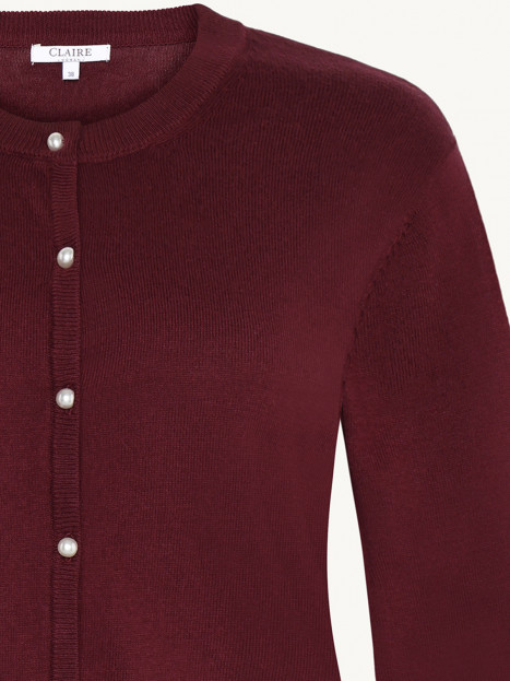 Finstickad kofta med pärlknappar vinröd från Claire