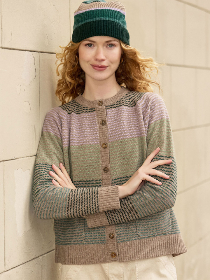 Mönsterstickad ullkofta Loire taupe från Mansted