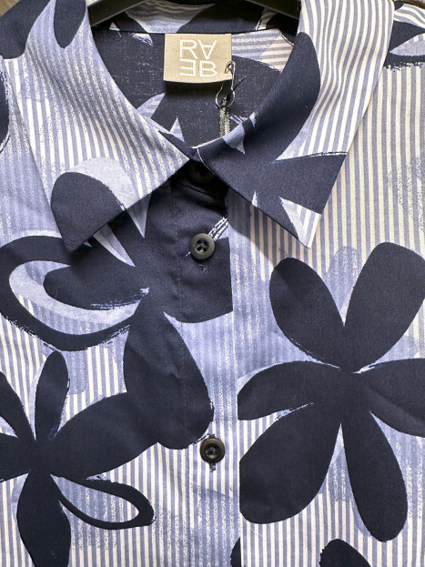 Bomullsskjorta blå rand/blom fån Rabe