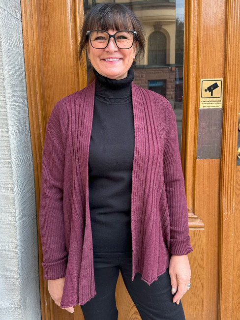 Finstickad kofta wine från FREEQUENT