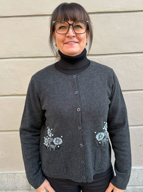 Ullkofta med broderi Florence mörkgrå från Mansted