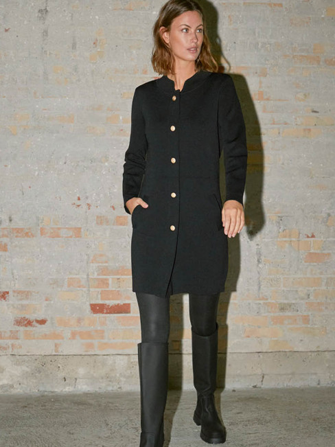 Långkofta Jena svart från Isay 2