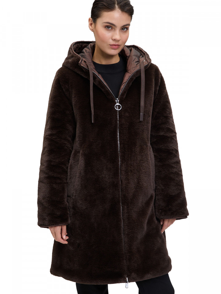 Vändbar täckkappa brun från Betty...