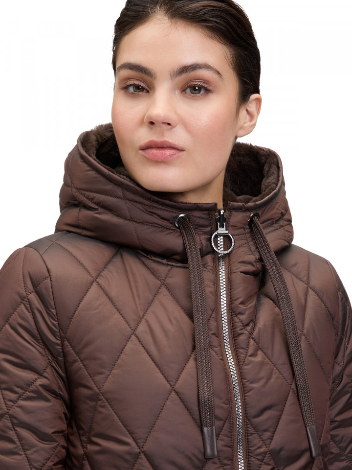 Vändbar täckkappa brun från Betty...