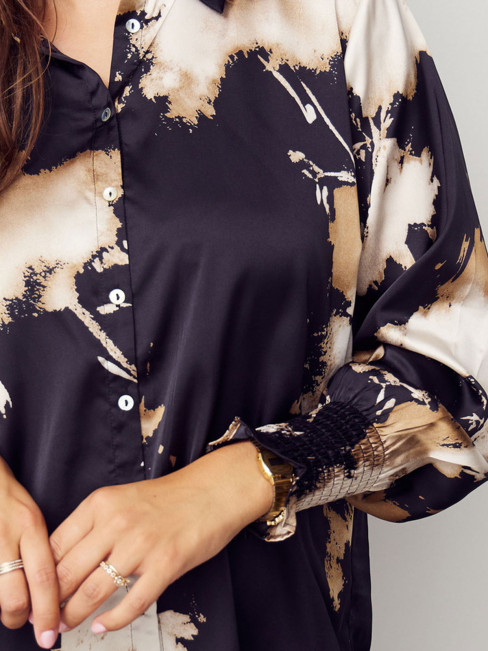 Satinblus Melba svart crememönster från Isay 2