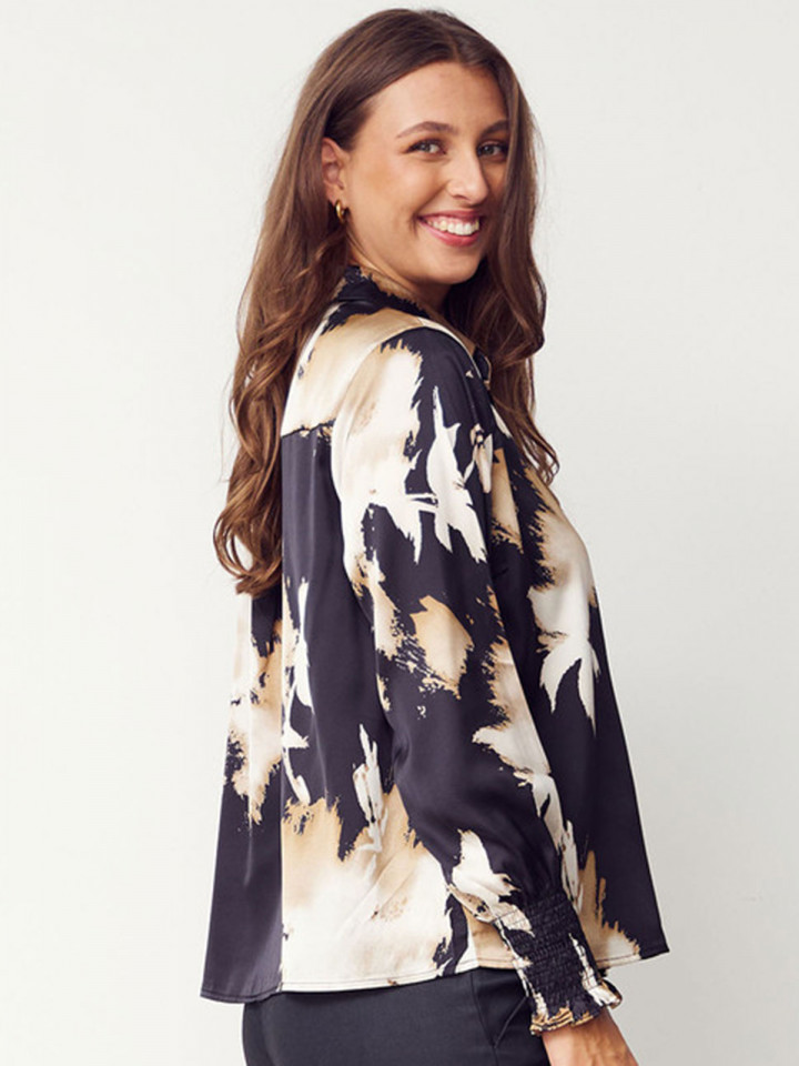 Satinblus Melba svart crememönster...