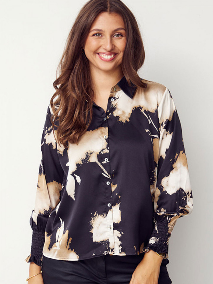 Satinblus Melba svart crememönster från Isay