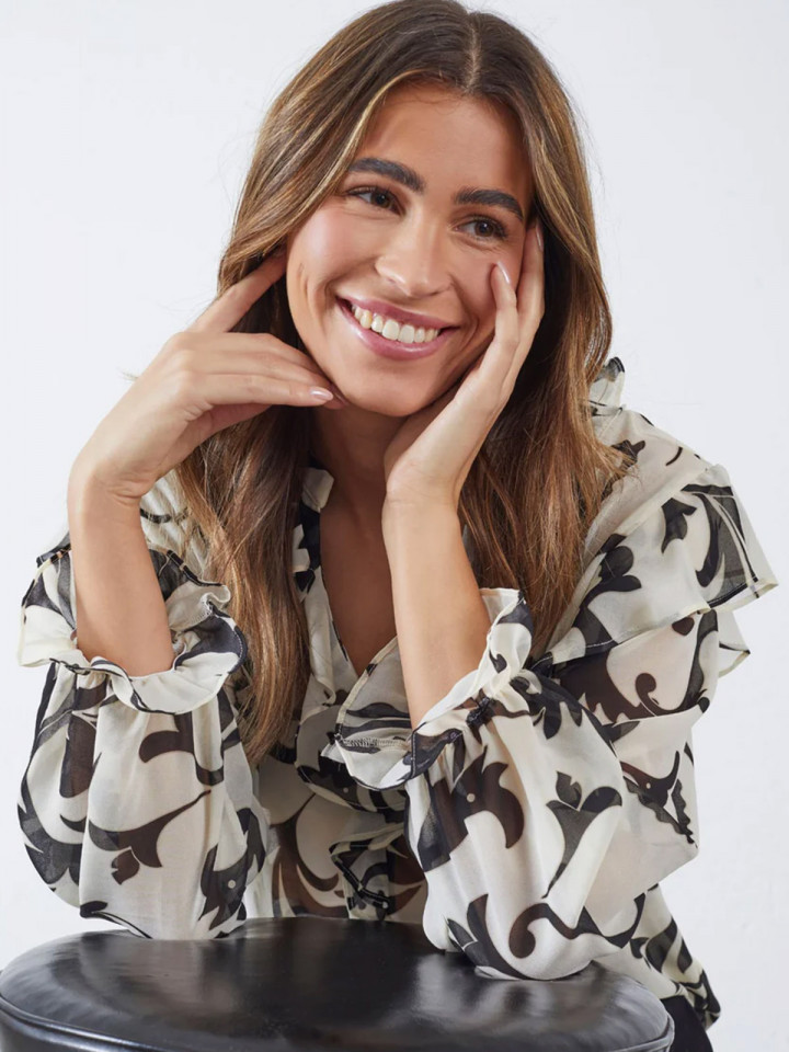 Chiffongblus Vibse Flounce Empire svart/vit från Isay