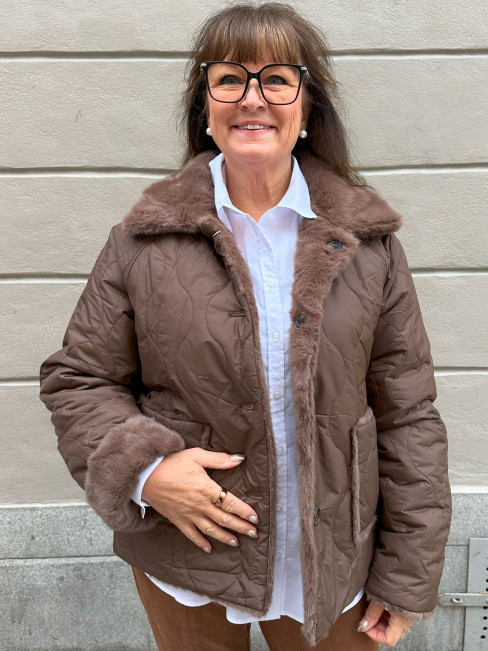 Vändbar teddy/quilt-jacka brun från Voyelles 2