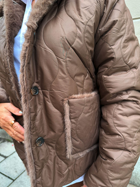 Vändbar teddy/quilt-jacka brun från Voyelles