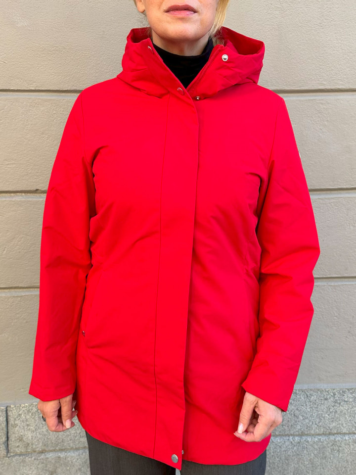 Jacka med huva och dragsko i midjan från Luhta