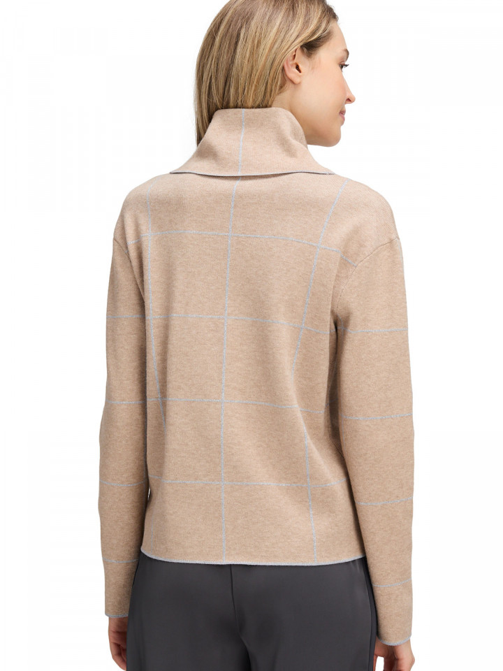 Finstickad polotröja beige från Betty...