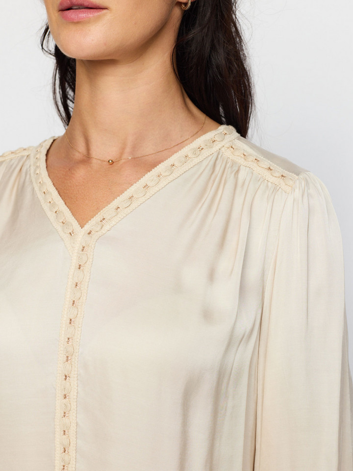 Satinblus Camilla sand från 2-BIZ