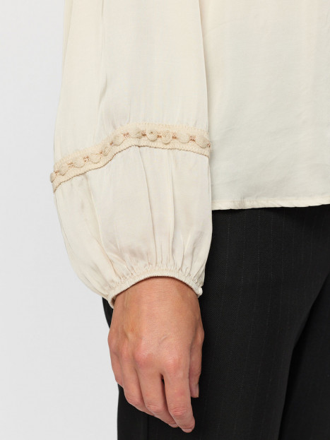 Satinblus Camilla sand från 2-BIZ