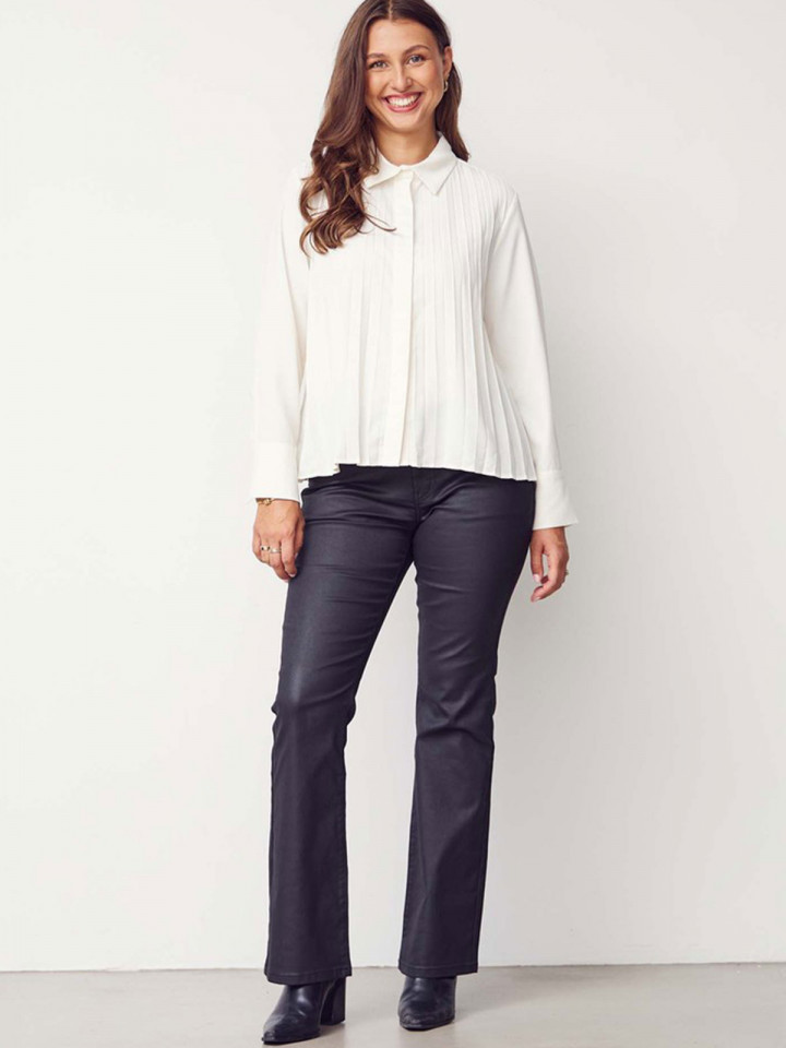 Blus Frida pleat gräddvit från Isay