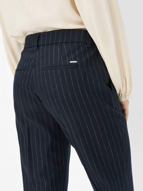 Maron kritstrecksrandig marin ull från Brax