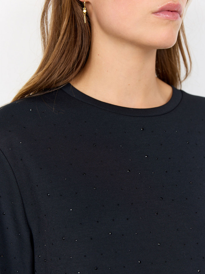 Tröja med svarta stenar Banu från...