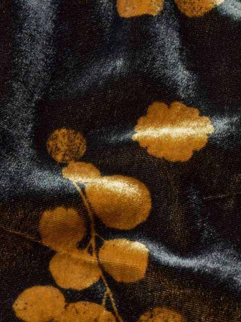 Sammetsklänning Nolren svart/guld från Masai 2