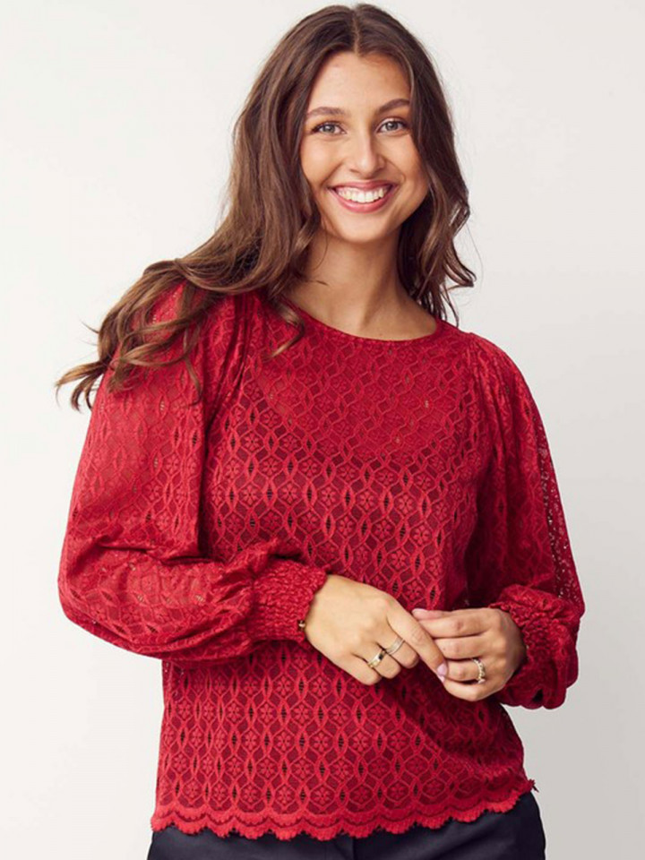 Spetsblus Katty Lace röd från Isay