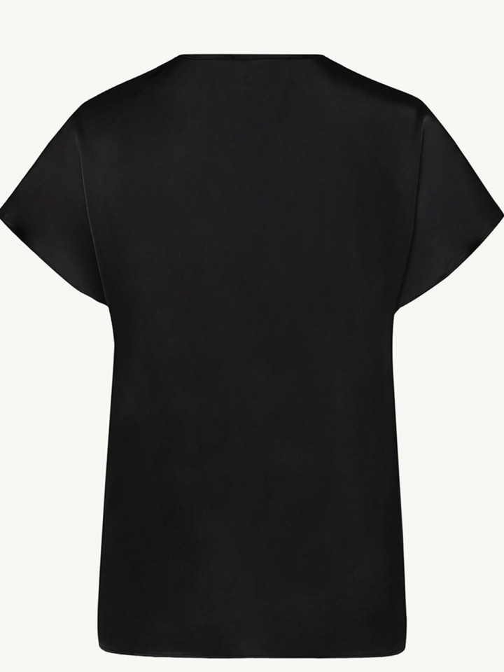 Satinblus med svarta stenar från Claire