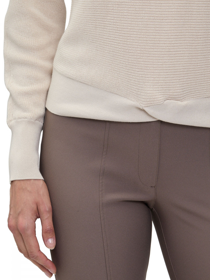 Stickad bomullströja Creme från Betty...