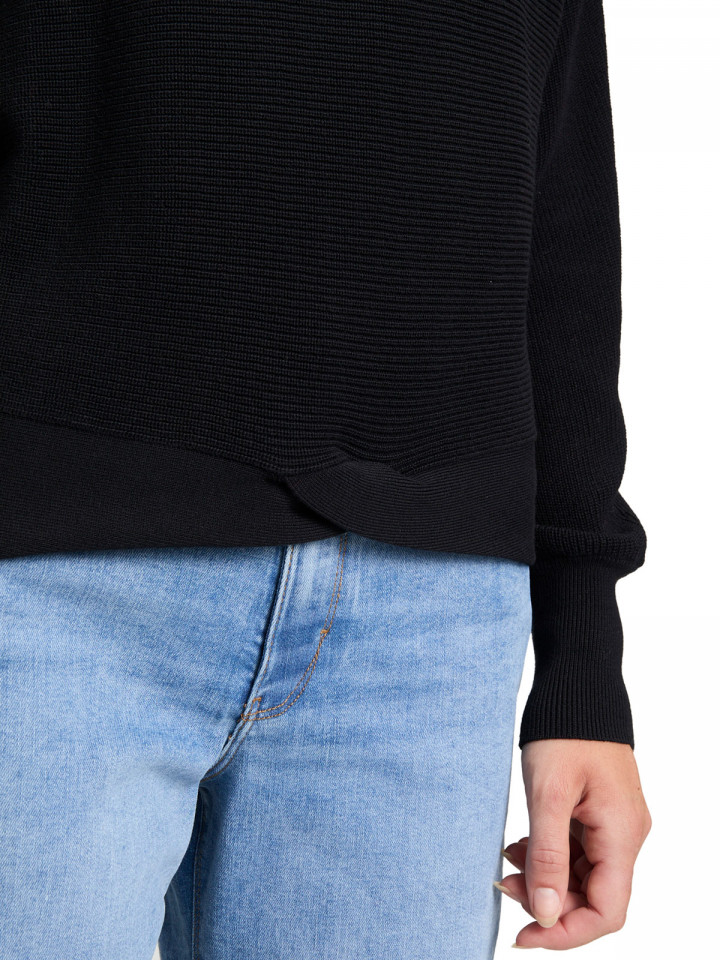 Stickad bomullströja svart från Betty...