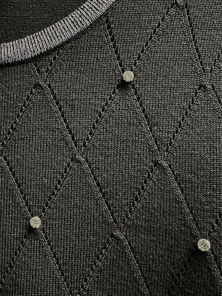 Finstickad tröja med strass svart...