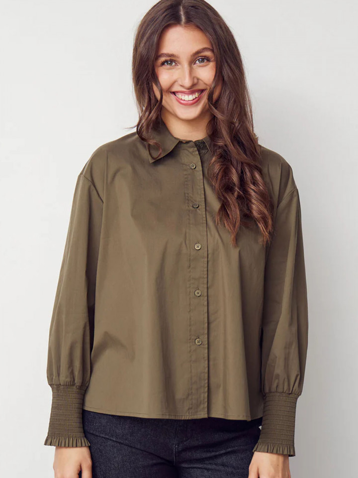 Bomullsskjorta Sigga Wide kakigrön från Isay