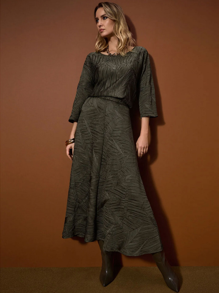 Krinklad satinkjol grön från Joseph...