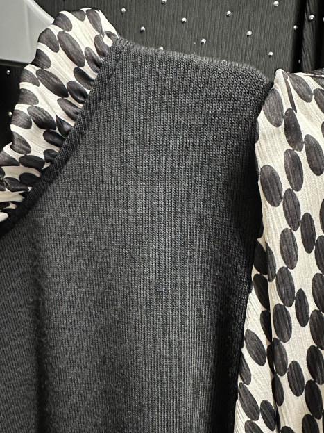 Finstickad topp kontrast Lia svart-vit från Tinta Style