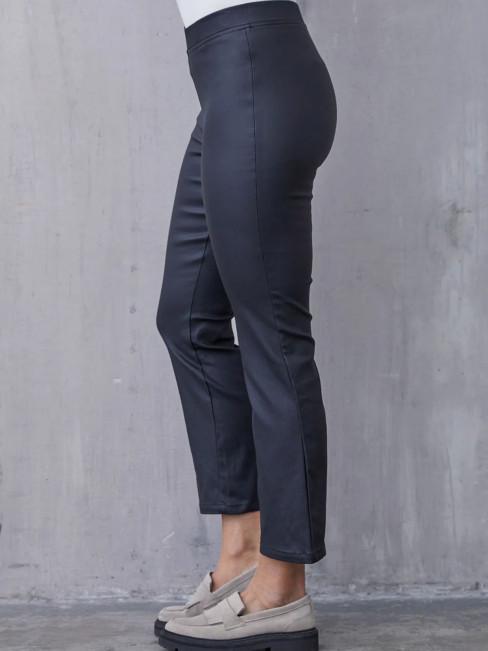 Byxa skinnimitation Helga svart från Isay 2