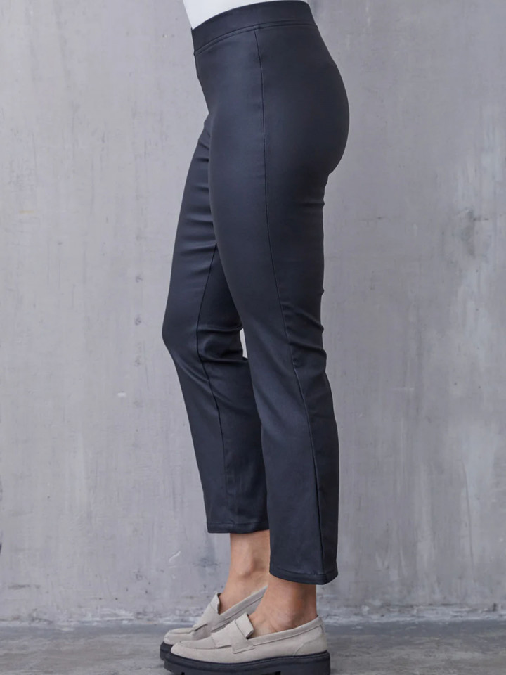 Byxa skinnimitation Helga svart från...