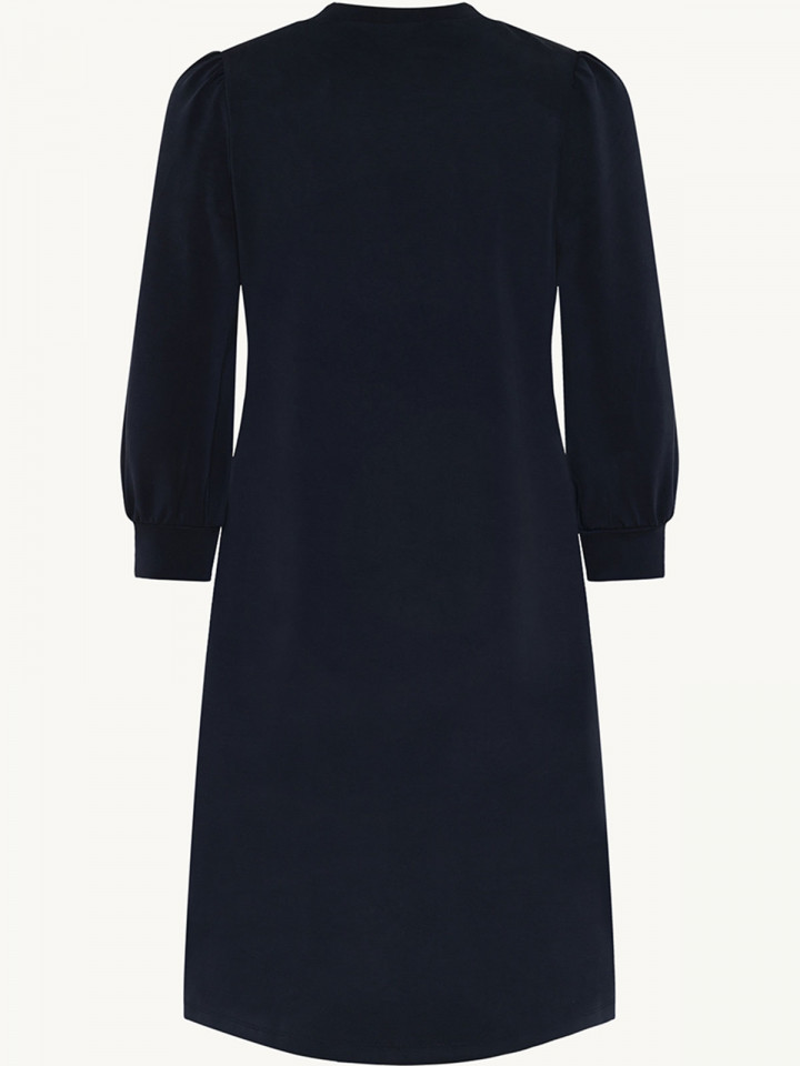 Trikåklänning marin puffärm från Claire