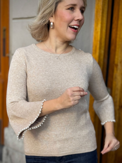 Stickad tröja ärmvolang beige med pärlor från CC Fashion 2