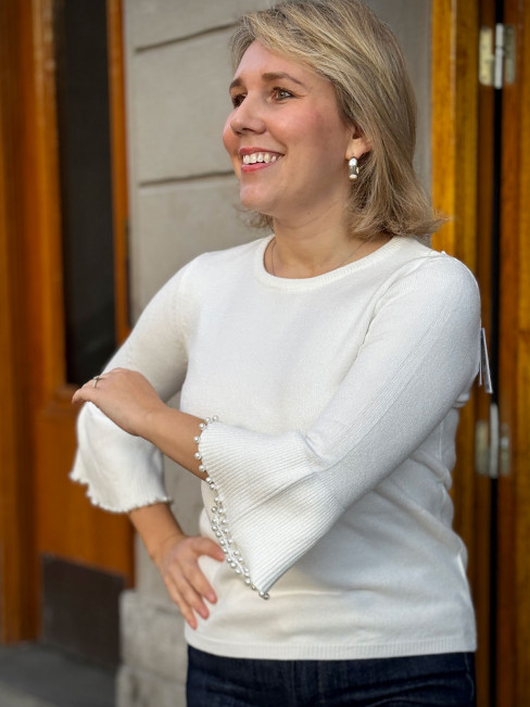 Stickad tröja ärmvolang vit med pärlor från CC Fashion 2