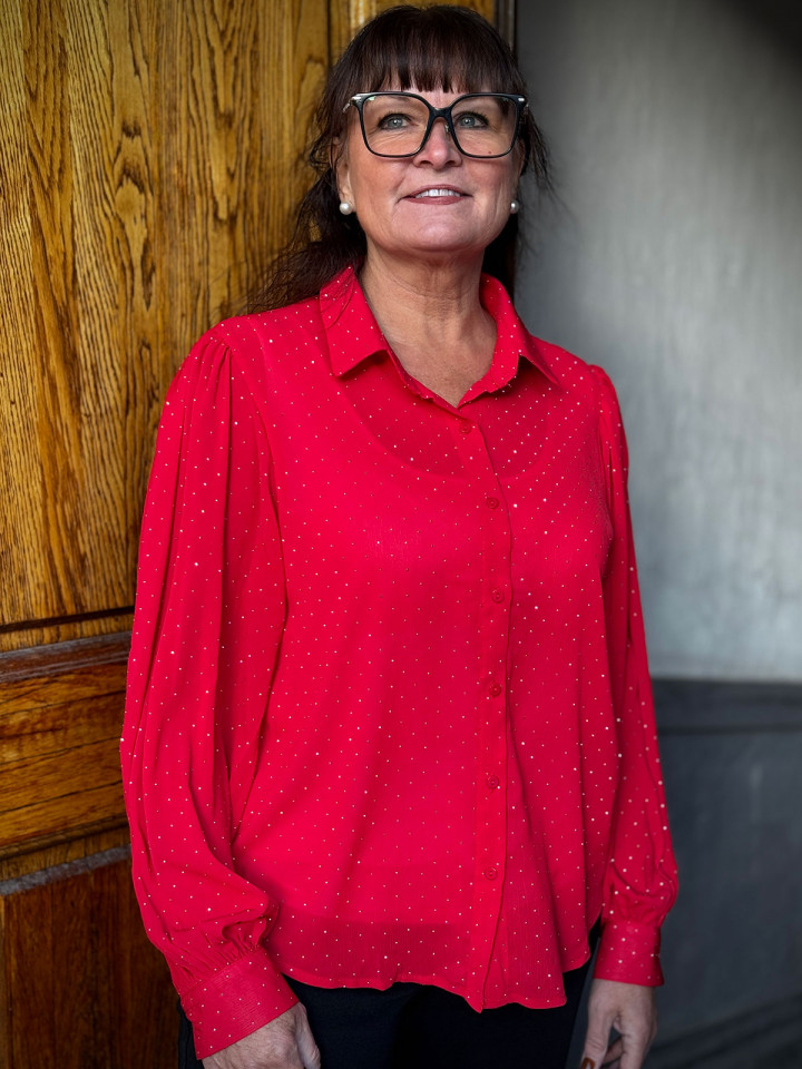 Festblus röd med stenar från Chica London