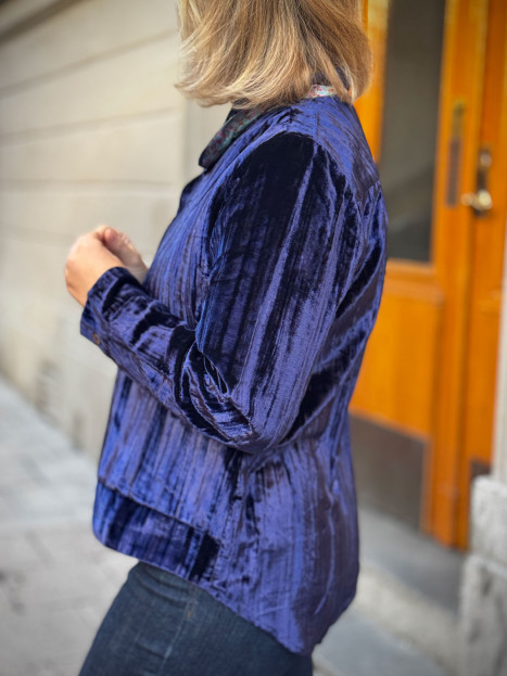 Blusjacka i krossad sammet gaga blå från Gossip