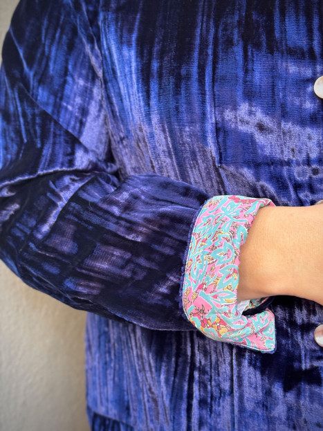 Blusjacka i krossad sammet gaga blå från Gossip