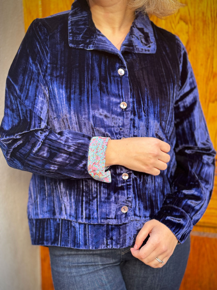 Blusjacka i krossad sammet gaga blå från Gossip