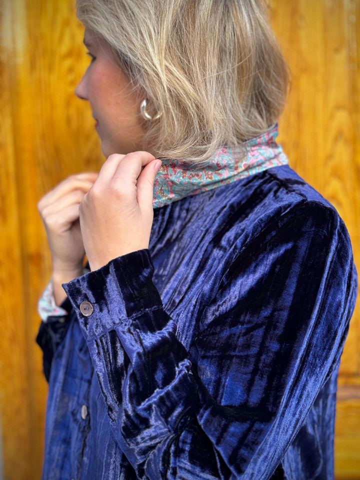 Blusjacka i krossad sammet gaga blå...