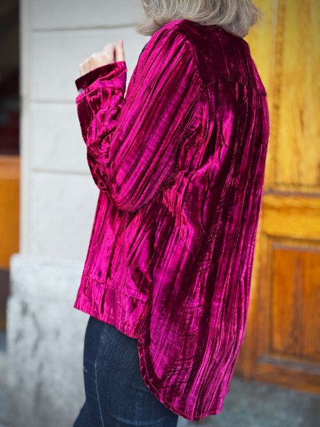 Blusjacka i krossad sammet gaga cerise från Gossip