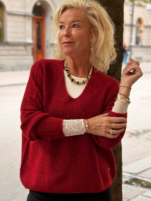 Tröja Thora djupröd från Mos Mosh