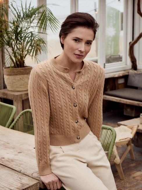 Kabelstickad kofta bomull camel från Bloomings 2