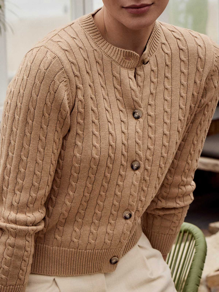 Kabelstickad kofta bomull camel från Bloomings