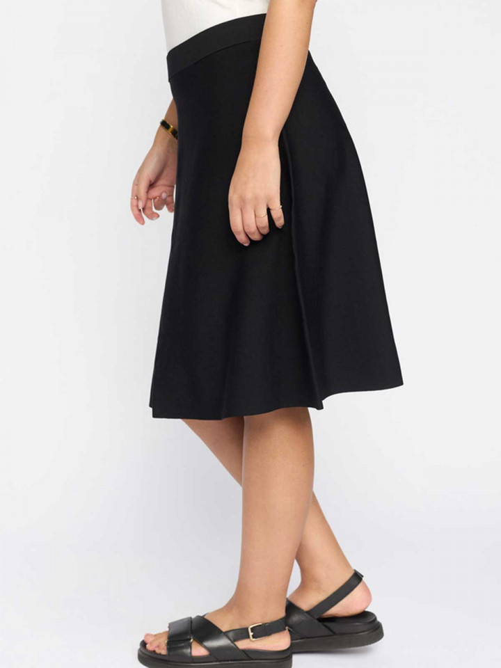 Finstickad kjol Liva svart från 2-BIZ