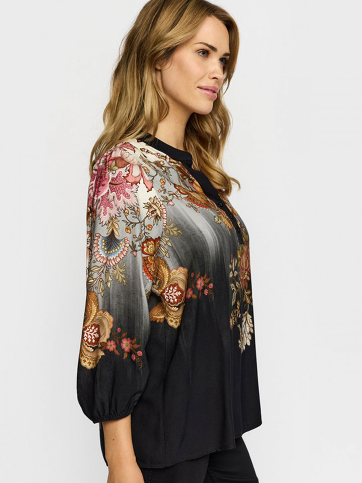 Viskosblus Rina svart multi från 2-BIZ